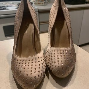 Women’s champagne and “Diamond”? Dressy heels